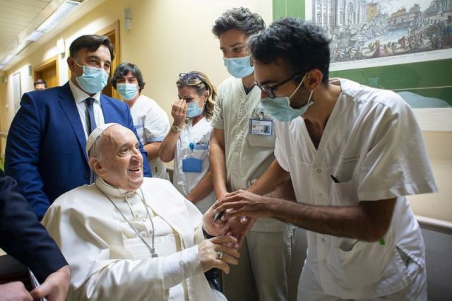 File:Pope Francis - hospital after surgery.jpg