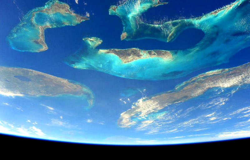 'Most beautiful from space' the Bahamas by Scott Kelly Apr 26, 2015.png