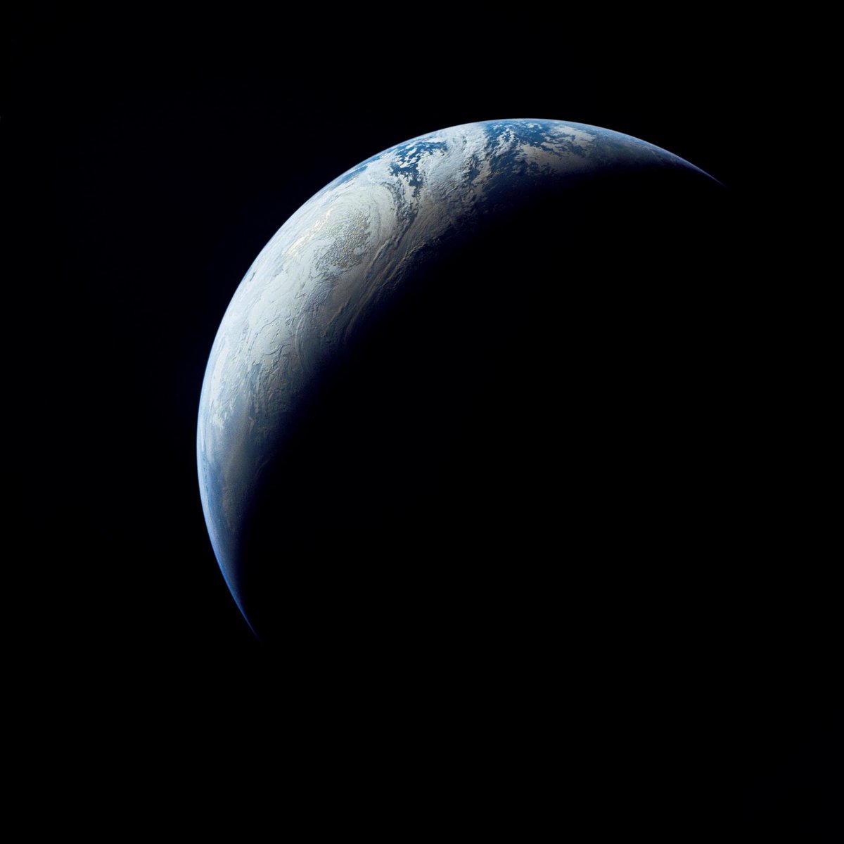 Apollo 4 view of Earth.jpg