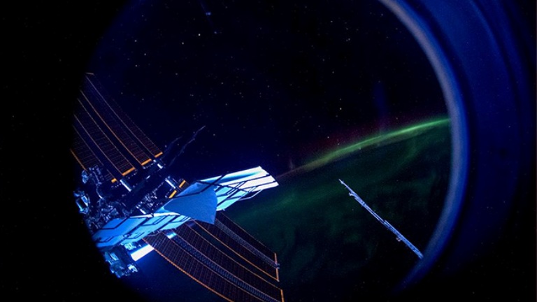 Auroras-ISS OlegArtemyev Sept2014.jpg