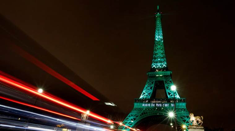 Eiffel tower green.jpg