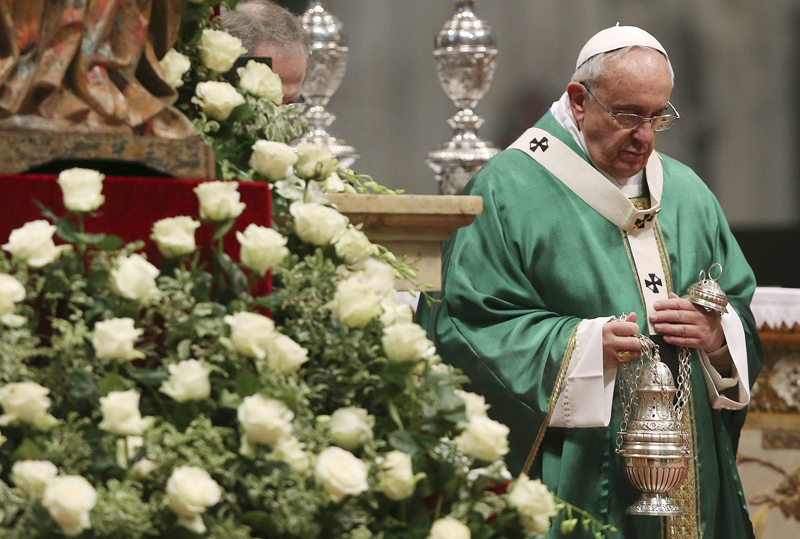 File:Pope Francis in green.jpg