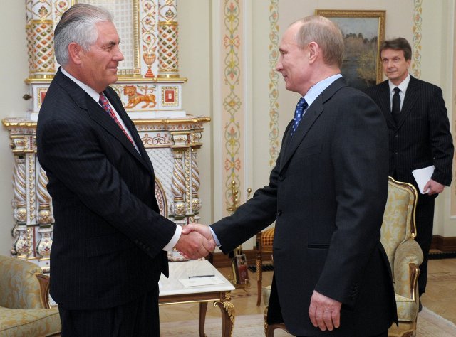File:Putin-shakes-hands-with-tillerson-april-16-2012.jpg