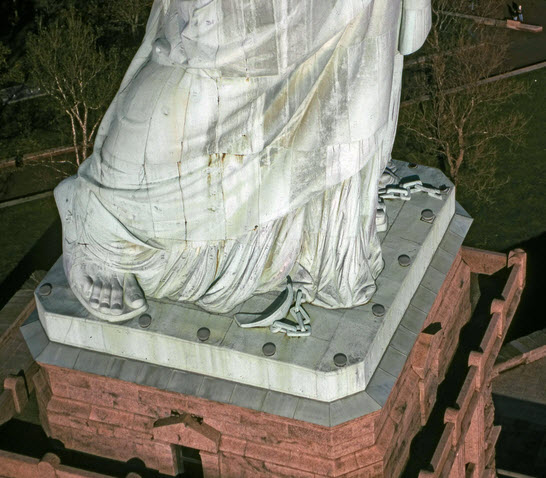 File:Statue of Liberty - breaking chains of slavery.jpg