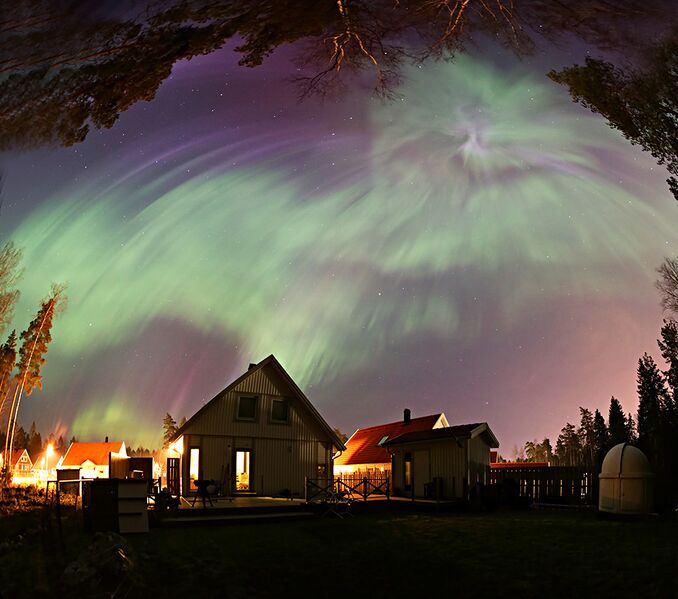 File:Aurora Backyard Heden.jpg